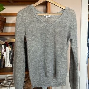 SOLD/ Madewell v neck
